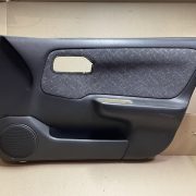 Обшивка двери передней правой (дверная карта) для Nissan Primera P11