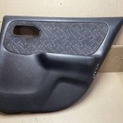 Обшивка двери задней правой (дверная карта) для Nissan Primera P11