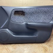 Обшивка двери передней правой (дверная карта) для Nissan Primera P11