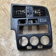 Консоль салона (центральная часть) для Nissan Primera P11