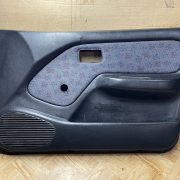 Обшивка двери передней правой (дверная карта) для Nissan Almera N15