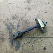 Ограничитель открывания двери для Nissan Primera P11