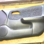 Обшивка двери передней правой (дверная карта) для Nissan Primera P11