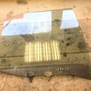 Стекло двери задней правой для Nissan Primera P11