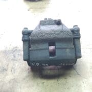 Суппорт передний левый для Nissan Primera P11