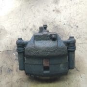 Суппорт передний правый для Nissan Primera P11