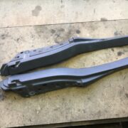 Направляющая шторки багажника (салазки) для Nissan Primera P11