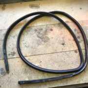 Уплотнитель двери передней левой для Nissan Primera P11