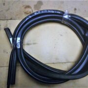 Уплотнитель двери передней правой для Nissan Primera P11