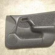 Обшивка двери передней правой (дверная карта) для Nissan Primera P11