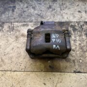 Суппорт передний левый для Nissan Primera P10