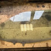 Стекло двери передней левой для Nissan Primera P10