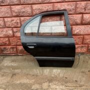 Стекло двери задней правой для Nissan Primera P10