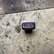 Кнопка аварийной сигнализации для Nissan Primera P10