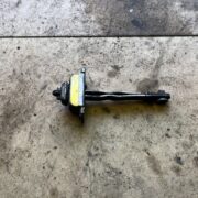 Ограничитель открывания двери для Nissan Primera P10