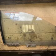 Стекло двери передней правой для Opel Omega B