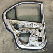 Стекло двери задней левой для Rover 400 HH-R