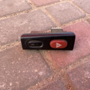 Кнопка аварийной сигнализации для Renault Laguna I