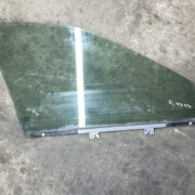 Стекло двери передней левой для Renault Laguna I