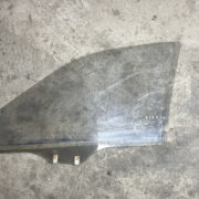 Стекло двери передней правой для Mazda Xedos 6 I