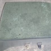 Стекло двери задней левой для Nissan Primera P11