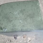 Стекло двери задней правой для Nissan Primera P11