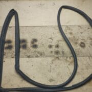 Уплотнитель двери задней левой для Mazda 626 GE