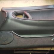 Обшивка двери передней правой (дверная карта) для Mazda 626 GE