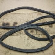 Уплотнитель двери задней правой для Mazda 626 GE