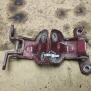 Петля двери задней правой для Mazda 626 GE