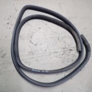 Уплотнитель двери задней правой для Mazda 626 GE