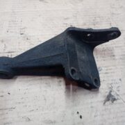 Кронштейн КПП для Mazda 626 GE