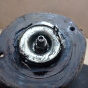 Стойка передняя левая для Renault Scenic I