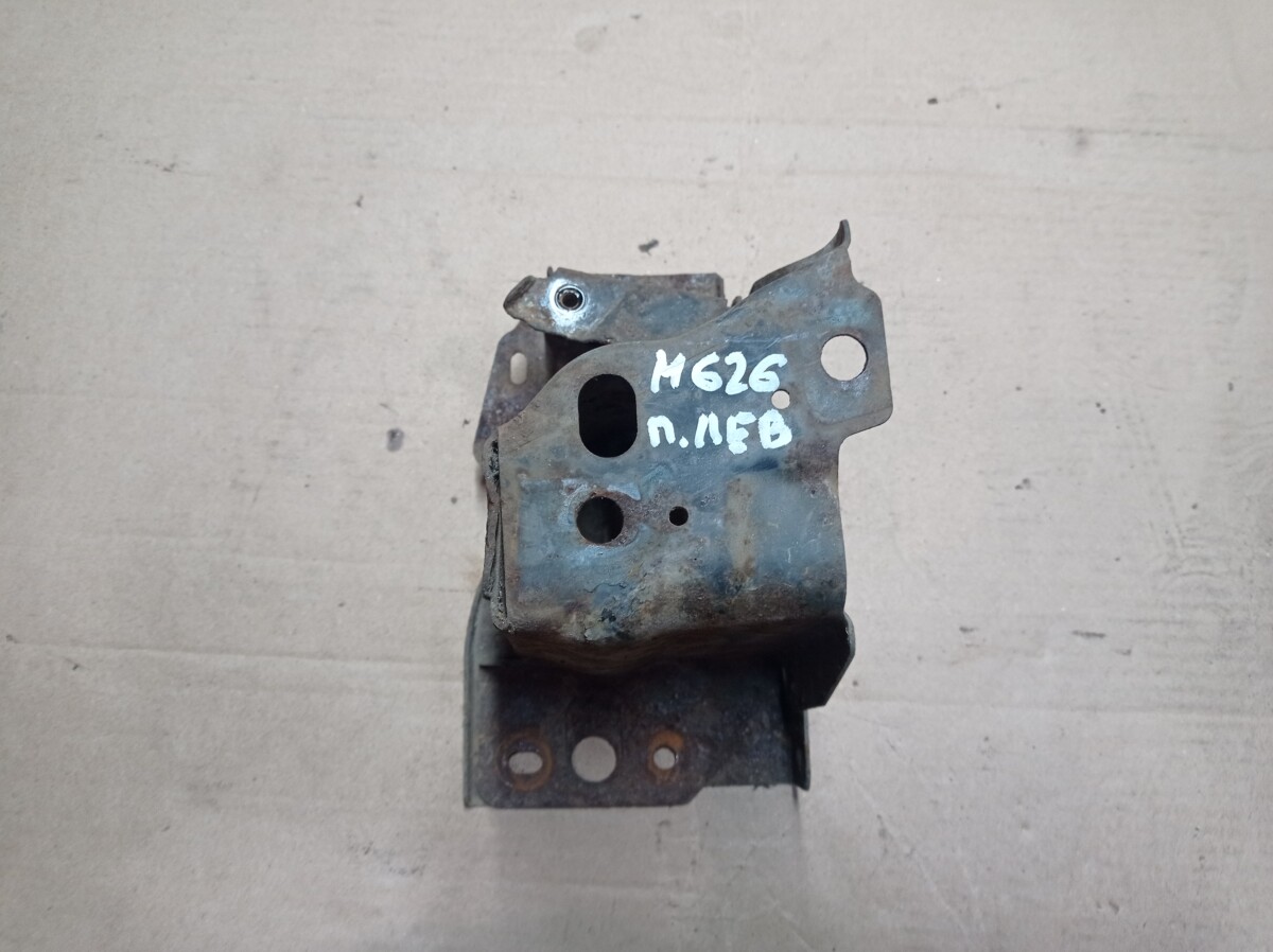 Отбойник бампера переднего для Mazda 626 GE