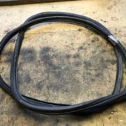 Уплотнитель двери передней правой для Opel Omega B