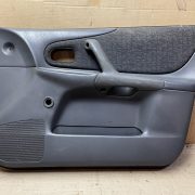 Обшивка двери передней правой (дверная карта) для Mazda 323 BJ