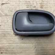 Ручка внутренняя задняя левая для Mazda 323 BJ