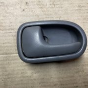 Ручка внутренняя передняя левая для Mazda 323 BJ