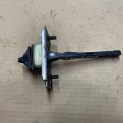 Ограничитель открывания двери передней для Mazda 323 BJ