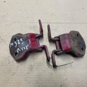 Петля двери передней правой для Mazda 323 BJ