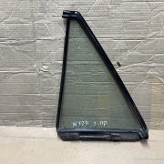 Стекло двери задней правой для Mazda 323 BJ