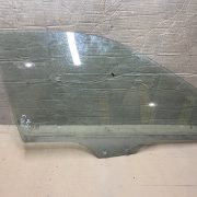Стекло двери передней правой для Mazda 323 BJ