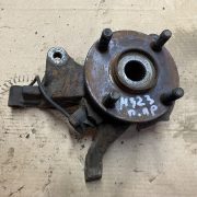 Цапфа передняя правая для Mazda 323 BJ